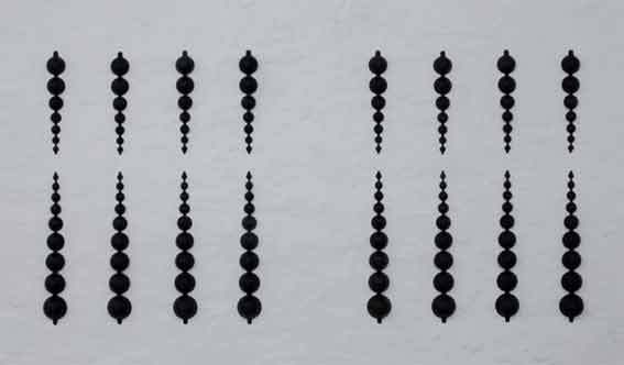 Horizon (Black), 2010, 16 éléments en plastique peint en noir, dimensions variables Horizon (Black), 2010, 16 plastic elements painted in black, variable dimensions Horizon (Black), 2010, 16 éléments en plastique peint en noir, dimensions variables Horizon (Black), 2010, 16 plastic elements painted in black, variable dimensions