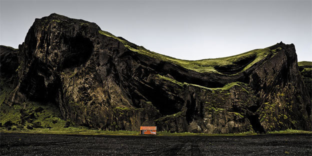 Casa naranaja y montana escarpada, photo Ed 5, 2010  © José Maria Mellado - galerie Mons Casa naranaja y montana escarpada, photo Ed 5, 2010  © José Maria Mellado - galerie Mons