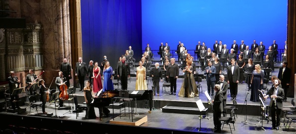 A l'Opéra de Marseille La Dame de Pique joue et gagne dans un pari fou, pour une histoire de fou...