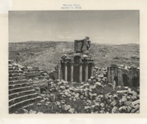 Théâtre en ruine Louis Vignes (photographe) Charles Nègre (héliographe) Vers 1865, Syrie ou Jordanie Héliogravure, encre noire sur papier Musée d’Art et d’Histoire de Provence, inv. 2002.18