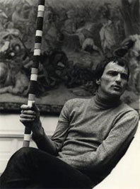 Portrait d'André Cadere au Museum van Hedendaagse Kunst, Gand, 1977 courtesy Succession Cadere et Galerie Hervé Bize, Nancy