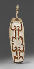 Bouclier Yimbes, Asmat, Irian Jaya. © musée du quai Branly, photo Claude Germain Bouclier Yimbes, Asmat, Irian Jaya. © musée du quai Branly, photo Claude Germain