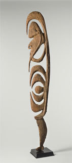 Crochet Yipwon, 20e siècle ou avant. Groupe Yimar, fleuve Korewori Papouasie Nouvelle Guinée © musée du quai Branly, photo Thierry Ollivier, Michel Urtado Crochet Yipwon, 20e siècle ou avant. Groupe Yimar, fleuve Korewori Papouasie Nouvelle Guinée © musée du quai Branly, photo Thierry Ollivier, Michel Urtado