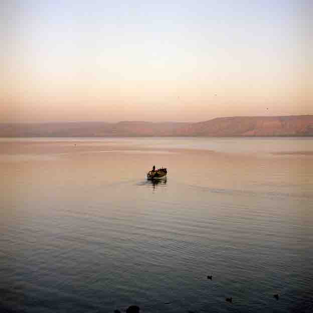Gilles Verneret, Jésus marchant sur les eaux, Lac de Tibériade, 2011 © Courtoisie de l'artiste
