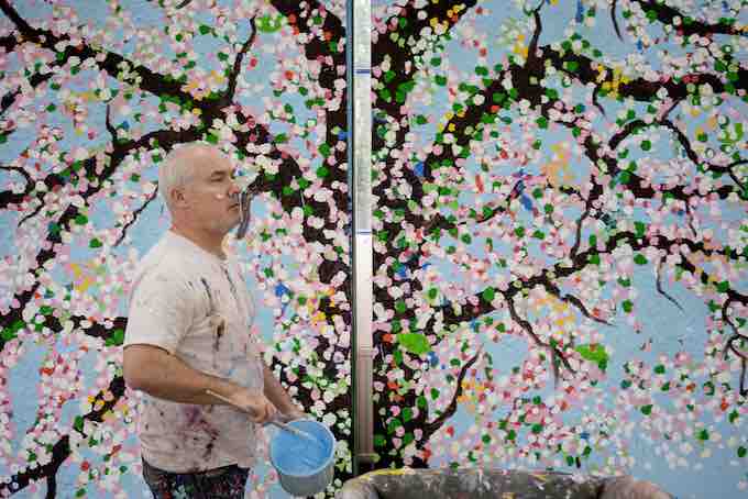 Damien Hirst dans son studio, 2019. Photo - Prudence Cuming Associates