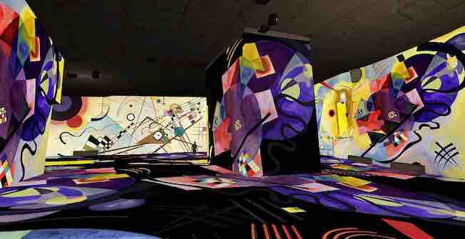 Exposition « Vassily Kandinsky, l’odyssée de l’abstrait », section « Bauhaus » - Simulation : © Culturespaces / Cutback Exposition « Vassily Kandinsky, l’odyssée de l’abstrait », section « Bauhaus » - Simulation : © Culturespaces / Cutback