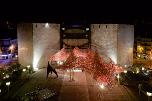 Hommage à Alexander Calder, 2013 - Installation en bois – Parvis du MAMAC de Nice - © Arne Quinze Studio