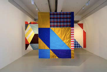 Vue de l'exposition Ulla Von Brandenburg, Wagon Wheel, 27 novembre 2009 - 6 février 2010, Pilar Corrias, Londres. Courtesy de l'artiste et Pilar Corrias, Londres Vue de l'exposition Ulla Von Brandenburg, Wagon Wheel, 27 novembre 2009 - 6 février 2010, Pilar Corrias, Londres. Courtesy de l'artiste et Pilar Corrias, Londres