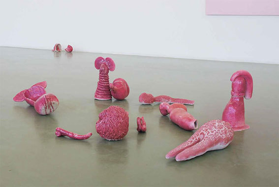 Rêve Céramique Ensemble de 12 pièces Installation : 130 x 60 x 25 cm - 2009 Rêve Céramique Ensemble de 12 pièces Installation : 130 x 60 x 25 cm - 2009