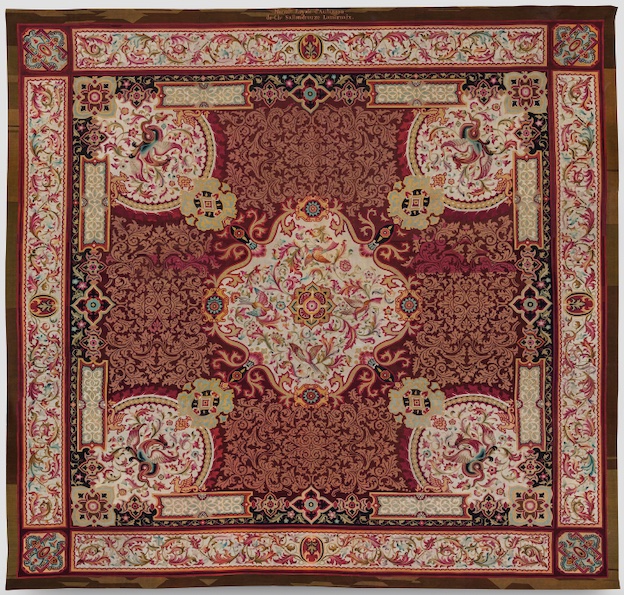 Tapis aux oiseaux et griffons - 6,86m x 6,86m, d’après Amédée Couder, Manufacture Sallandrouze, 1836, collection de la Cité internationale de la tapisserie Tapis aux oiseaux et griffons - 6,86m x 6,86m, d’après Amédée Couder, Manufacture Sallandrouze, 1836, collection de la Cité internationale de la tapisserie