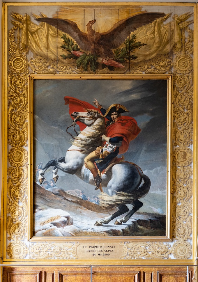 Bonaparte, Premier Consul, franchissant le Grand-Saint-Bernard, le 20 mai 1800, Jacques-Louis David, dans la Salle de Marengo © château de Versailles, T. Garnier