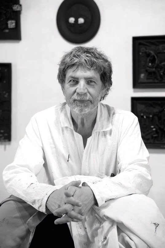 Portrait de Philippe Favier dans son atelier, 2020 © Musée de Valence, photographie Emmanuel Georges