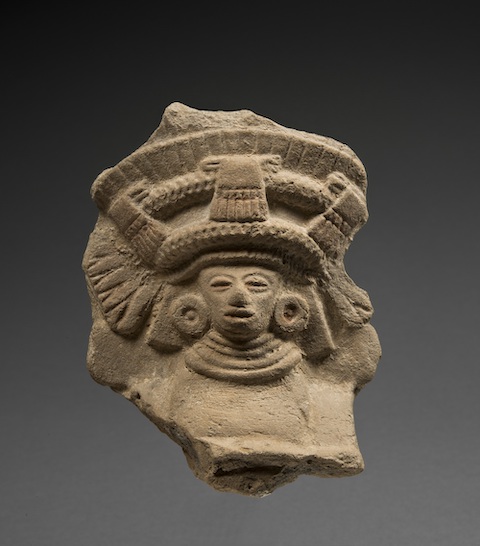 Fragment de figurine tête de divinité, 400-520 ap.J.-C. Teotihuacan¸ MRAH, Bruxelles Fragment de figurine tête de divinité, 400-520 ap.J.-C. Teotihuacan¸ MRAH, Bruxelles