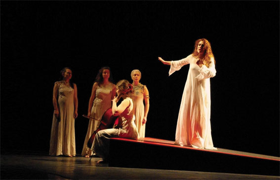 Antigone, de Sophocle - Mise en scène Olivier Broda - Théâtre du Temps Pluriel. 4 et 5 novembre 201, aux Cordeliers, Romans Antigone, de Sophocle - Mise en scène Olivier Broda - Théâtre du Temps Pluriel. 4 et 5 novembre 201, aux Cordeliers, Romans