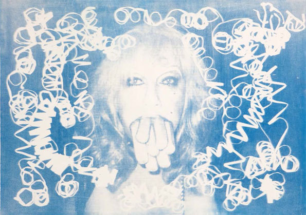 Sausages, 2013 Rayogramme de serpentins confettis et négatif papier, Procédé Cyanotype sur papier Arches 75x105 cm Sausages, 2013 Rayogramme de serpentins confettis et négatif papier, Procédé Cyanotype sur papier Arches 75x105 cm