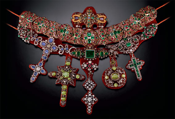 Collier de San Gennaro, 1679-1879 - Or, argent, diamants, rubis, émeraudes, saphirs, grenats. H. 50 ; L. 60 cm. Naples, Museo del Tesoro di San Gennaro. © Matteo D’Eletto