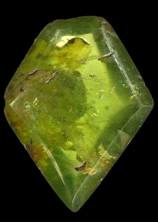 Olivine taille médiévale, 5 carats, issue du trésor de Saint Denis © MNHN F. Farges