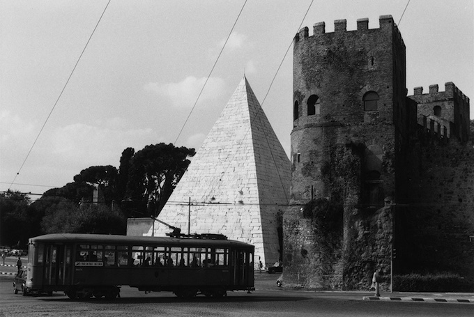 Bernard Plossu, Rome, 1999, tirage argentique sur papier, 7,7 x 11,7 cm, collection particulière