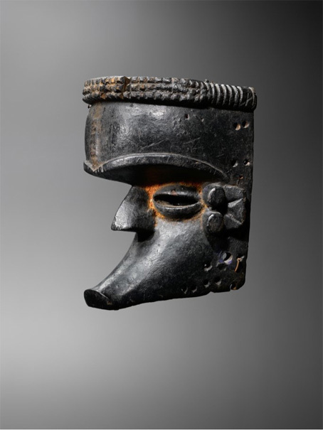 Joaquin Pecci. Masque Ibibio, Nigeria H 28 cm environ collecté in situ dans les années 60 ; Ancienne collection Anglaise Photo Hughes Dubois Joaquin Pecci. Masque Ibibio, Nigeria H 28 cm environ collecté in situ dans les années 60 ; Ancienne collection Anglaise Photo Hughes Dubois