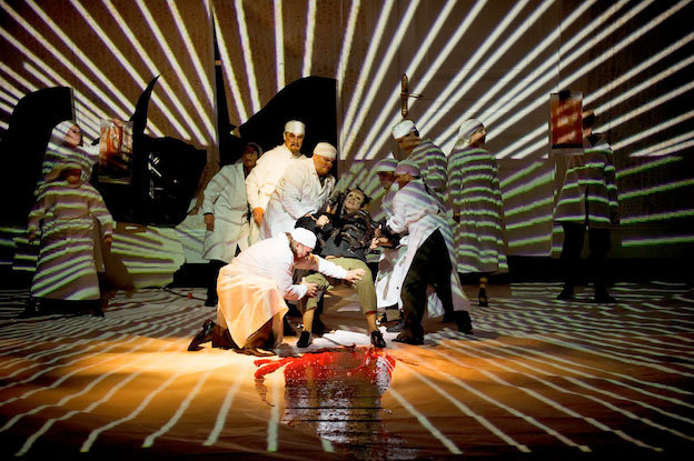 Dogs heart © De Nederlandse Opera. Monika Rittershaus Dogs heart © De Nederlandse Opera. Monika Rittershaus