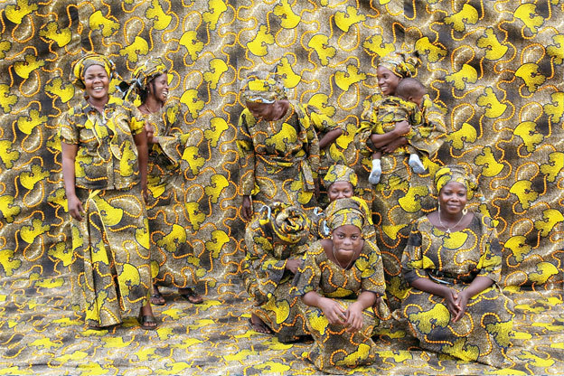 Groupe de jeunes n°1, photographie, tirage couleur Fine Art,  60 X 90 cm, Bénin 2010