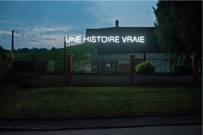 Stéphane Thidet / Une histoire Vraie, 2016. Néons, structure en métal.