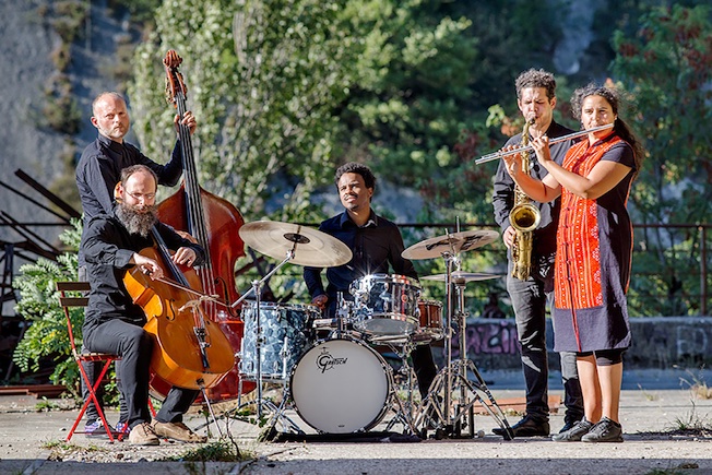 Millau, Théâtre de la Maison du Peuple : Naïssam Jalal & Rhythms of Resistence. Vendredi 25 mars à 20h30