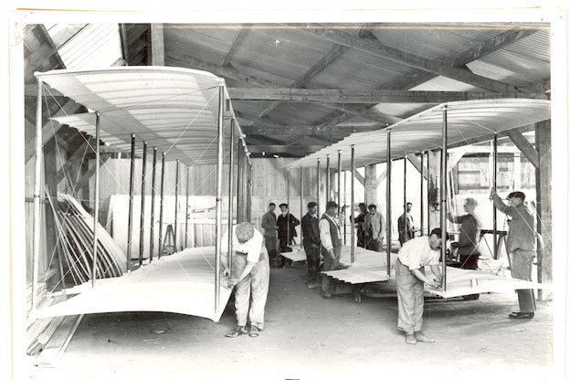 Anonyme - Intérieur des usines Farman à Boulogne-Billancourt, vers 1910 - © Ville de Boulogne-Billancourt