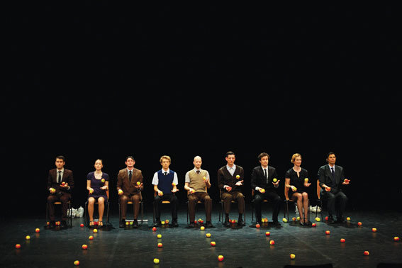 Smashed, Cirque par la Compagnie Gandini Juggling, dimanche 6 avril à 17h, Les Cordeliers, Romans Smashed, Cirque par la Compagnie Gandini Juggling, dimanche 6 avril à 17h, Les Cordeliers, Romans