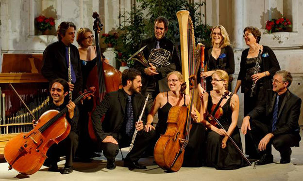 « Musique en famille » avec la famille Clément : François (orgue), Odile (hautbois et cor anglais), Antoine (cor d’harmonie), Pascale (violoncelle baroque, viole de gambe et flûte à bec), Marie (contrebasse), Agnès (harpe et basson), Anne (violon), Jérôme (flûte traversière), Nicolas (flûte traversière et traverso), Florian (violoncelle) et Hélène (alto)