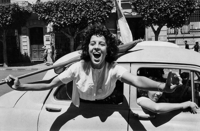 Joie, le jour de l’indépendance de l’Algérie Alger, Algérie 1962 © Marc Riboud / Fonds Marc Riboud au MNAAG