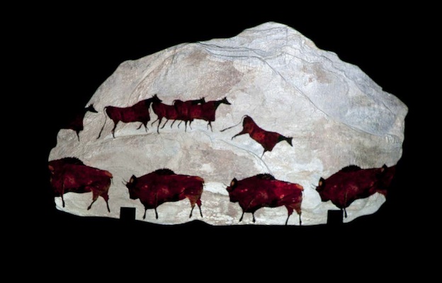 PAYSAGE RUPESTRE Vidéo mapping sur lauze et acier (2017) PAYSAGE RUPESTRE Vidéo mapping sur lauze et acier (2017)
