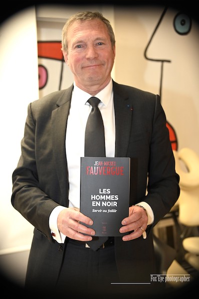 « Les Hommes en Noir » de Jean-Michel Fauvergue (Plon) « Les Hommes en Noir » de Jean-Michel Fauvergue (Plon)