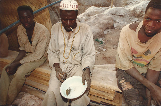 Burkina Faso. Quelques paillettes d'or © Pierre Aimar