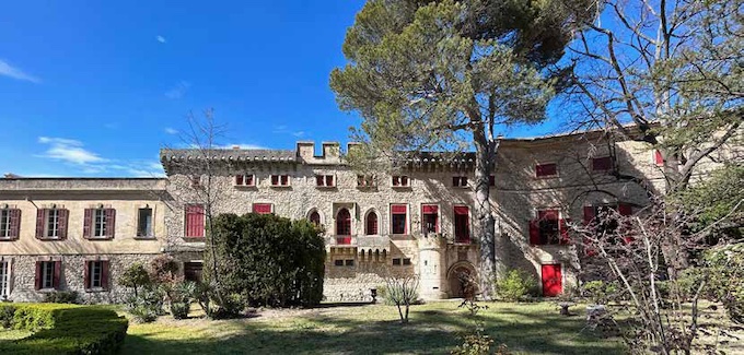 Saint Didier (84). Le Château de Thézan (XVIe - XVIIe - Provence), ouvre ses portes pour la première fois, et exposition de l’artiste Caitrona Platts-Manoury du 27 mai au 17 septembre 2023