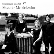 Chiaroscuro Quartet : Mozart - Mendelssohn.  Sortie le 27 janvier 2015 Chez Aparté