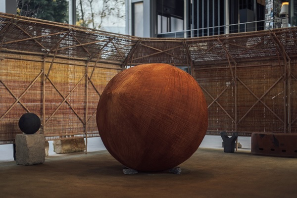 L’architecte Bijoy Jain imagine une exposition qui se vit comme une expérience, physique et émotionnelle. © Cyril Marcilhacy Item/ Lumento L’architecte Bijoy Jain imagine une exposition qui se vit comme une expérience, physique et émotionnelle. © Cyril Marcilhacy Item/ Lumento