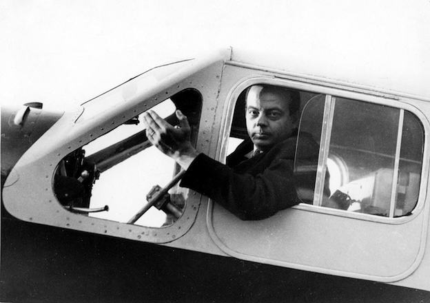 Antoine de Saint-Exupéry à bord d’un avion © SAFARA / Coll. musée de l’Air et de l’Espace - Le Bourget, Inv. 2007/1/511