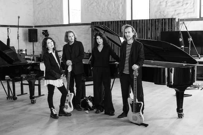 Katia Labèque, piano - Marielle Labèque, piano Bryce Dessner, electric guitar - David Chalmin, electric guitar, vocals (on 9) and electronics Katia Labèque, piano - Marielle Labèque, piano Bryce Dessner, electric guitar - David Chalmin, electric guitar, vocals (on 9) and electronics