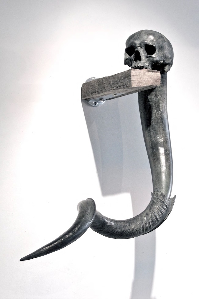 Le Carnyx, 2009 Bronze (Fonderie Susse), potence murale, 105 x 45 x 40 cm Le Carnyx, 2009 Bronze (Fonderie Susse), potence murale, 105 x 45 x 40 cm