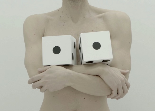 Stéphanie Saadé, image extraite de la vidéo Un coup de dés jamais n'abolira le hasard, 2024 Stéphanie Saadé, image extraite de la vidéo Un coup de dés jamais n'abolira le hasard, 2024