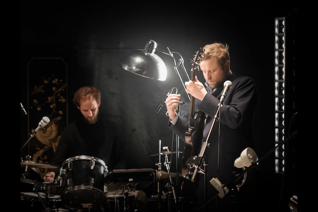 Les Serge (Gainsbourg point barre) © DR Les Serge (Gainsbourg point barre) © DR