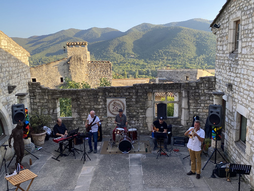 Le Poët-Laval (26), Amphithéâtre du Centre d'art. Jazz Session : « Festival Classic au Jazz 8ème éd. ». Le 9 août 2025 Le Poët-Laval (26), Amphithéâtre du Centre d'art. Jazz Session : « Festival Classic au Jazz 8ème éd. ». Le 9 août 2025