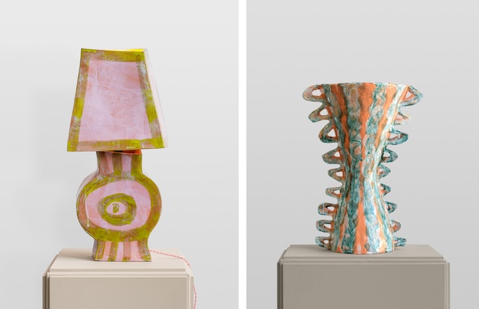 Sans titre, 2025, Céramique émaillée, 62 x 30 x 21 cm. / Sans titre, 2025, Faïence engobée et émaillée, 53 x 39 x 26 cm. Courtesy Galerie Pron/Alice Gavalet © Grégory Copitet Sans titre, 2025, Céramique émaillée, 62 x 30 x 21 cm. / Sans titre, 2025, Faïence engobée et émaillée, 53 x 39 x 26 cm. Courtesy Galerie Pron/Alice Gavalet © Grégory Copitet
