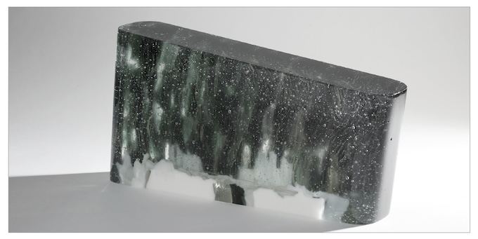 Perrin & Perrin, Perpetual, 2019. Scupture en verre, édition limitée à 9 pièces, H 23,5 x L 43 x P 10 cm Perrin & Perrin, Perpetual, 2019. Scupture en verre, édition limitée à 9 pièces, H 23,5 x L 43 x P 10 cm