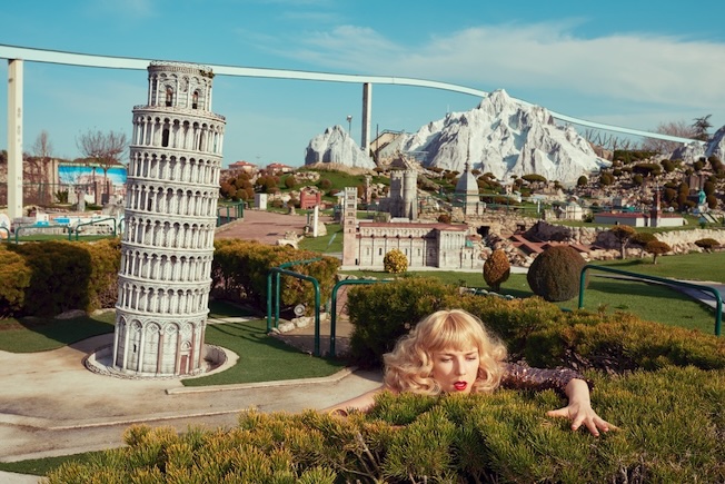 Kourtney Roy, Tower II, de la série Last Paradise, 2024, (Prix Swiss Life à 4 mains 2024, avec Mathias Delplanque)