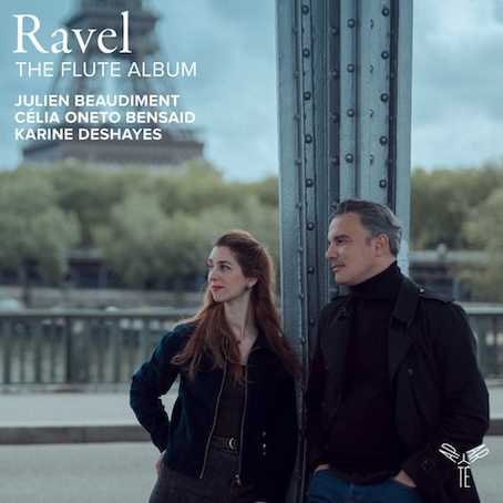 Ravel : The Flute Album par Julien Beaudiment, accompagné de Célia Oneto-Bensaïd et de Karine Deshayes. Aparté