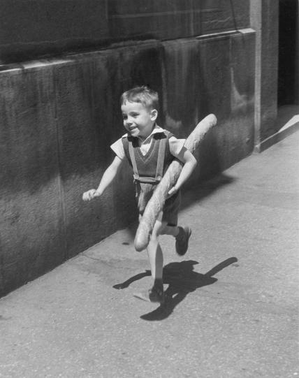 Willy Ronis - Le Petit Parisien, 1952  © Donation Willy Ronis, Ministère de la Culture (France), Médiathèque du patrimoine et de la photographie, diffusion GrandPalaisRmn Photo