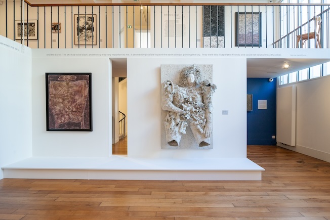 Vue in situ de l'exposition « Jean Dubuffet et Nikki de Saint Phalle, Chassés Croisées » © Yoann Couette, Fondation Dubuffet, Paris Vue in situ de l'exposition « Jean Dubuffet et Nikki de Saint Phalle, Chassés Croisées » © Yoann Couette, Fondation Dubuffet, Paris