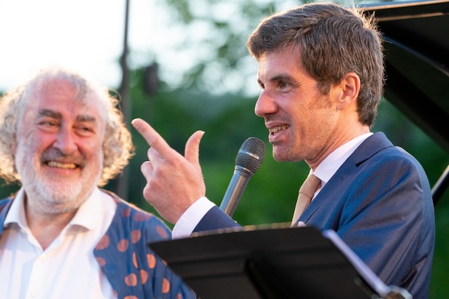 Vincent Fernandel au micro © DR